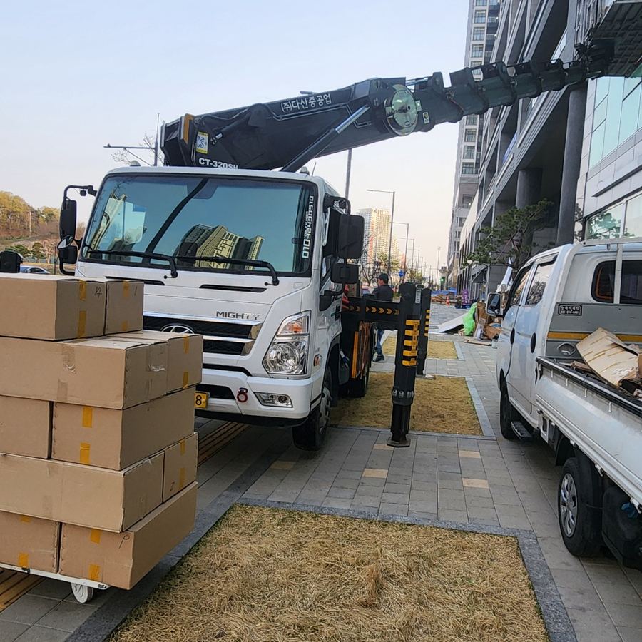 부안면 스카이차 지붕 판넬 교체 관련 작업 - 고층빌딩 도로변 사진
