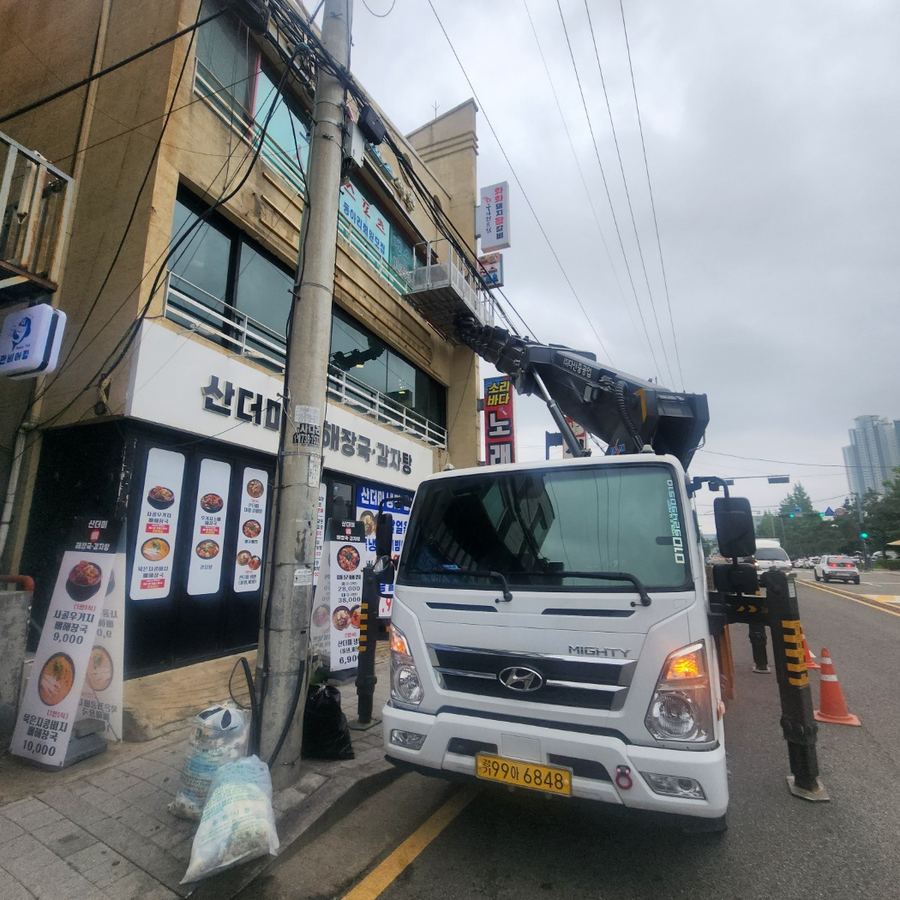 하촌동 스카이차 자재 양중 관련 작업 - 3층 상가 도로변 사진