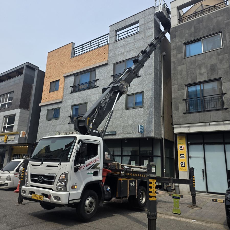 시장북로 스카이차 자재 양중 관련 작업 - 4층 석재빌라 도로변 사진