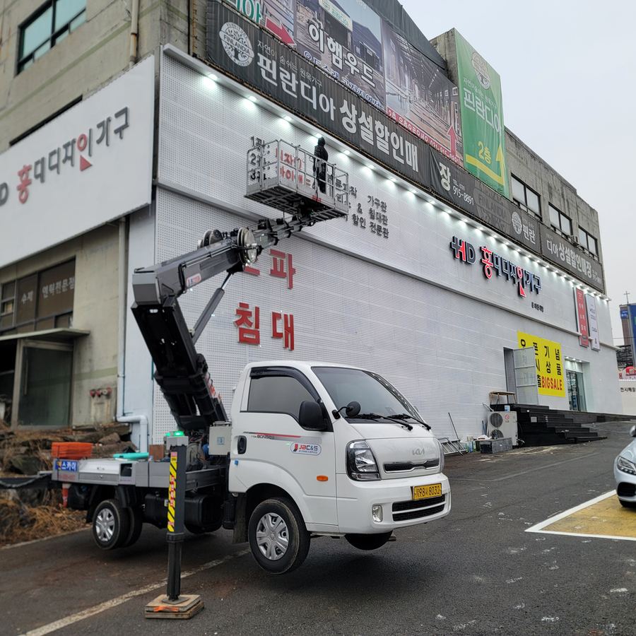 국우동 스카이차 현수막·배너 설치 관련 작업 - 상가 도로변 사진